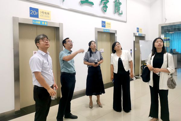 参观甘肃农业大学日韩在线
教学科研平台_副本.jpg