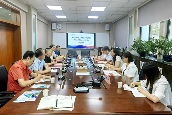 在兰州大学草地农业科技日韩在线
座谈_副本.jpg