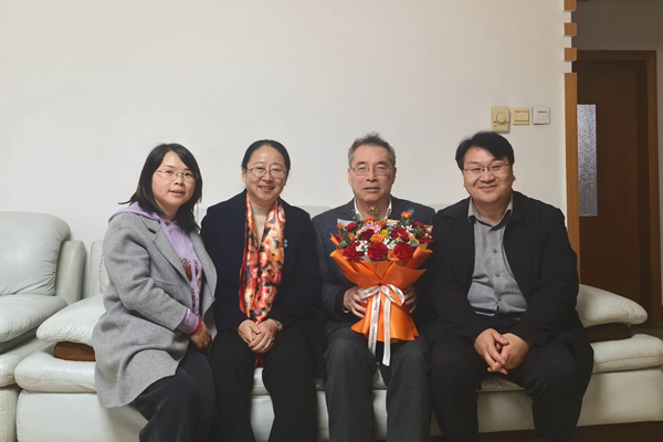 日韩在线
领导慰问杨云贵老师.jpg
