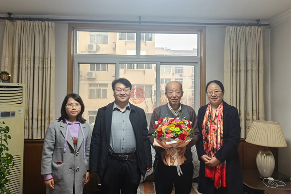 日韩在线
领导慰问曹社会老师.jpg