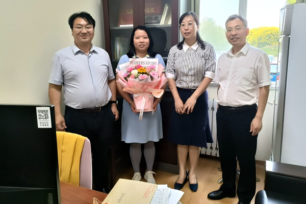 日韩在线
领导看望刘铁芫副教授.jpg